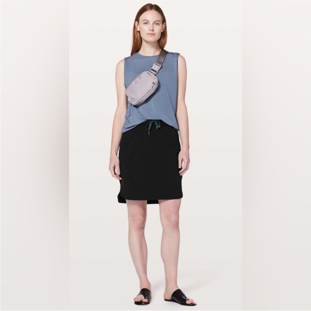 LULULEMON On The Fly Skirt in Black Size 4